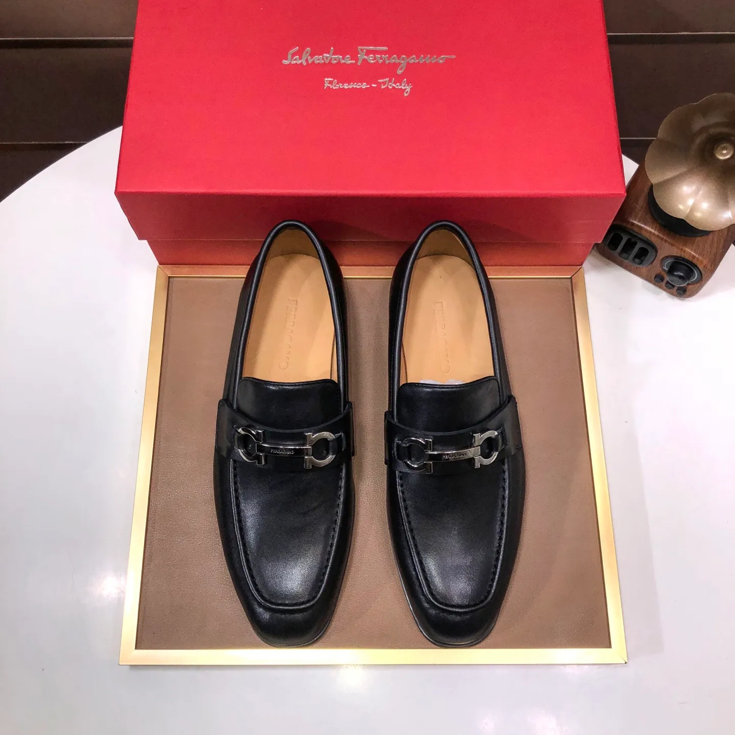 Men's shoes💰580💰【Ferragamo】Official website new product update👏High-quality casual shoes👟Imported first-layer calfskin with official website breathable printed fabric, comfortable and breathable, cowhide lining. Matching code: 38~44 (45 customized, non-refundable)